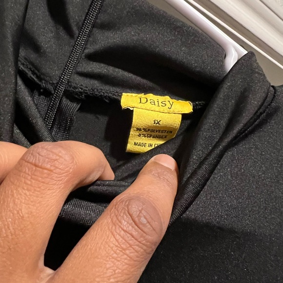 One piece - Picture 3 of 3